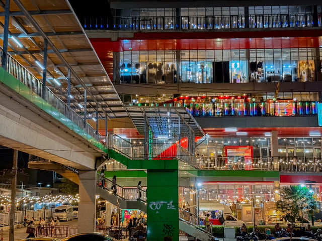 🏬 ตึกแดง Chatuchak – แหล่งช้อปวินเทจ  🛍️🔥