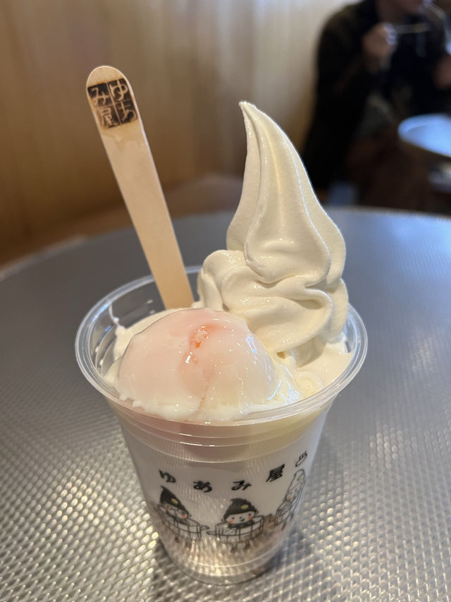 下呂溫泉美食推薦～邊泡免費足湯 邊吃溫泉蛋霜淇淋🍦
