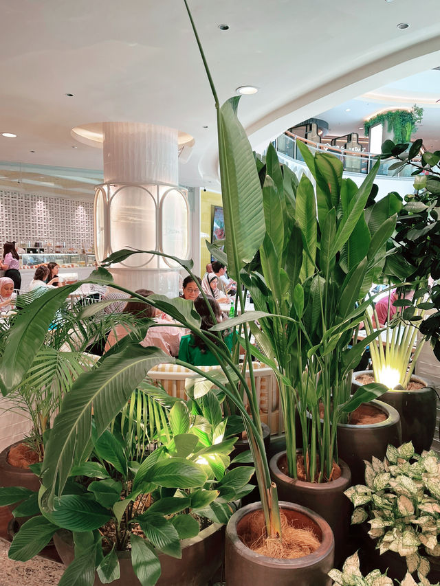 “Ben’s Café: Savoring Sustainability, One Bite at a Time”