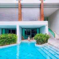 ที่พัก และคาเฟ่ ริมทะเลขนอม