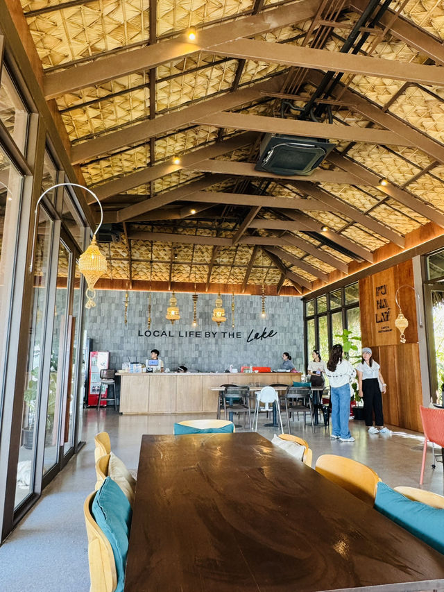 คาเฟ่ลับริมทะเล บรรยากาศโคตรดีที่ “ภูนาเล พัทลุง“