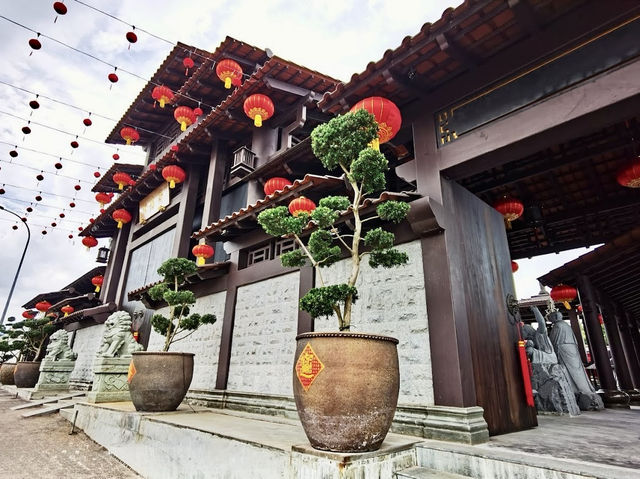 Temple Ji Dian Senggarang: Where River Gods & Coconut Tarts Collide" 🌊🏮