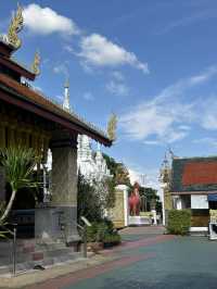 แวะขอพรที่วัดพระธาตุหริภุญชัย วรมหาวิหาร