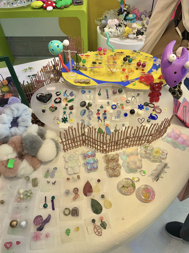 【🇰🇷ソンス】ポップで可愛いアクセサリー屋さん🌈🎪モールドールも豊富!🤍「nujeahmik/ヌジェミク」