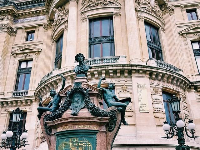 Galeries Lafayette Paris Haussmann: Where Fashion Meets Art Nouveau Splendor