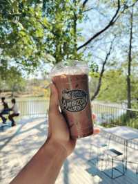 คาเฟ่อเมซอน สาขาริมแม่น้ำปราจีนบุรี สวยมากๆ
