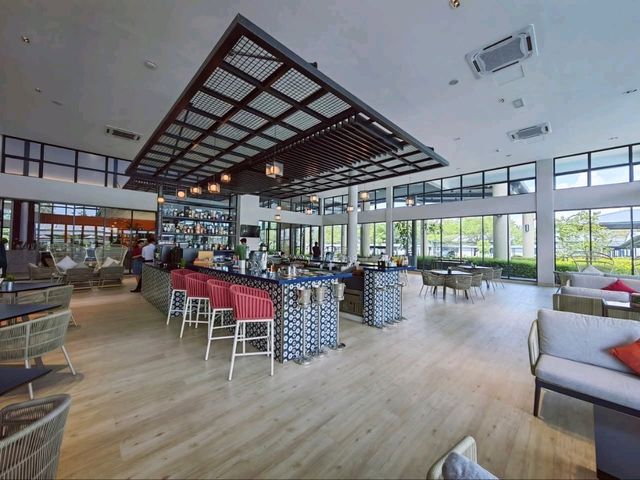 "Smart Stays, Smooth Transfers – Your Budget Gateway Near KLIA"