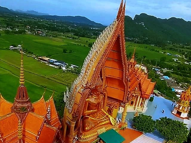 วัดถ้ำเสือ โดดเด่นด้วยพระพุทธรูปปางประทานพรใหญ่