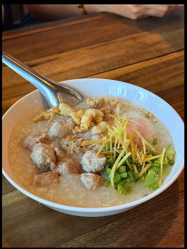 🥣☕ Thai Breakfast in Hatyai— Morning at Joke Katmu