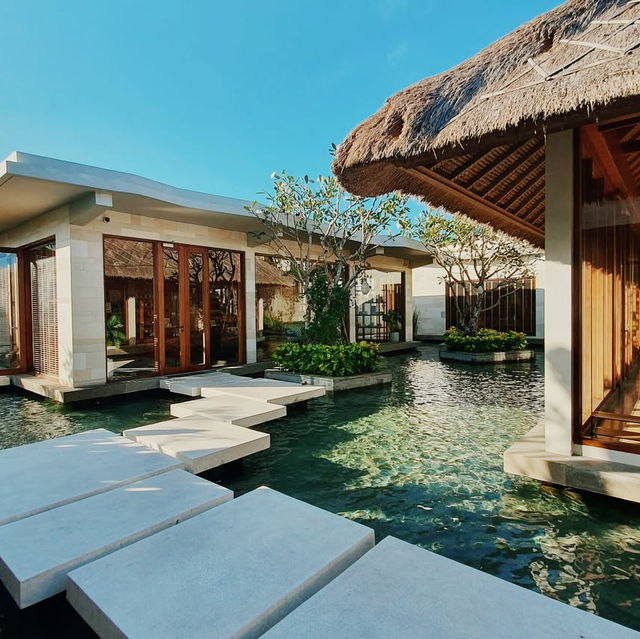 A Cliffside Haven of Unparalleled Luxury