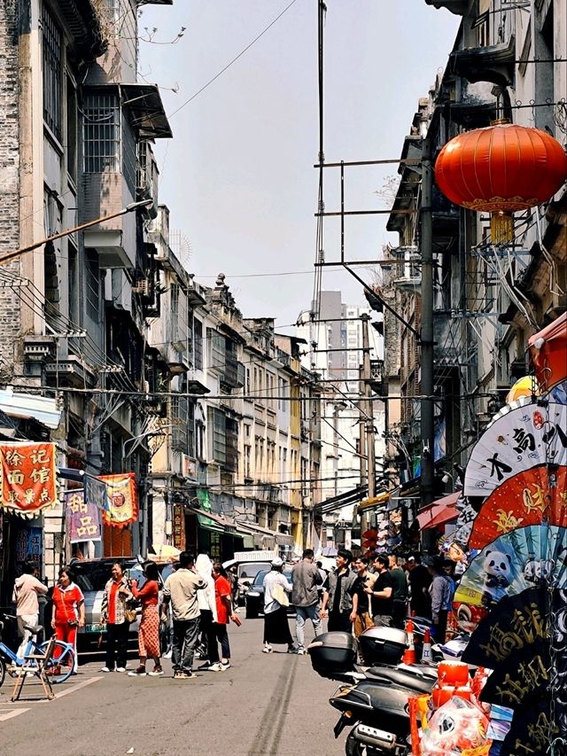 The Hidden Riches & Retro Streets of Guangzhou