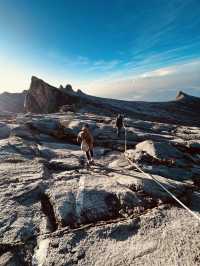 【Mt. Kinabalu：4095m 的自我對話】 ⛰️🚶‍♂️☀️💨