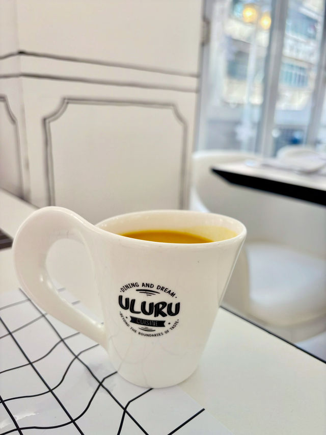 【灣仔】ULURU：黑白歐陸風藝術主題cafe