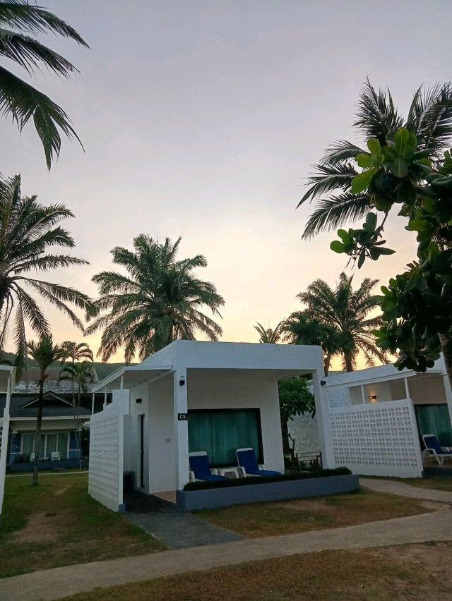โรงแรมเจ้าหลาวทอแสงบีช