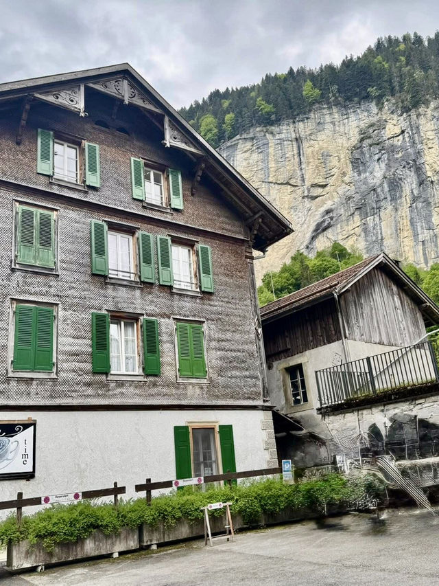 走訪瑞士知名的瀑布小鎮～勞特布龍嫩Lauterbrunnen