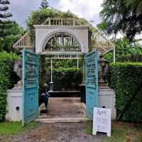 คาเฟ่กลางสวนกุหลาบ -  Fleur Cafe & Eatery