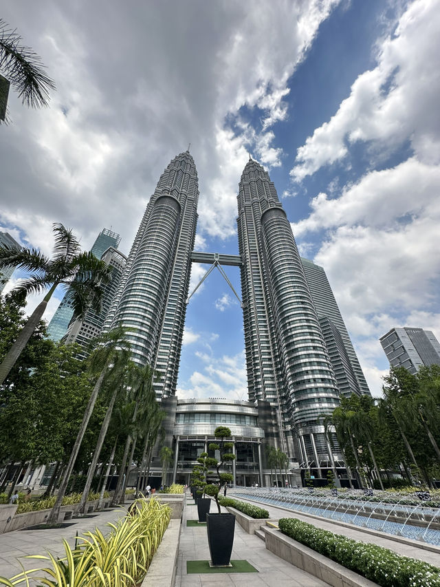 “Khám Phá Kuala Lumpur: Bí Kíp Di Chuyển Miễn Phí Đến Petronas KLCC & Từ Sân Bay Về Khách Sạn”