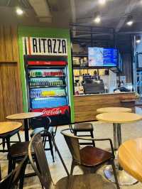 จิบกาแฟรอไฟลต์แบบชิลๆ ที่ Ritazza Cafe สนามบิน