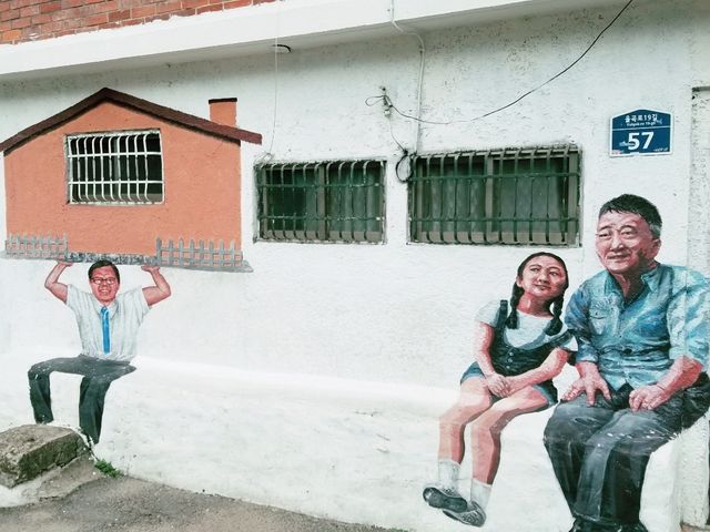 Strolling around Ihwa Mural Village and Naksan Park