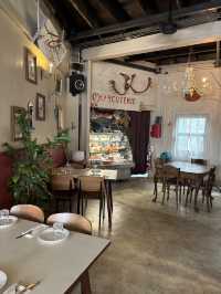 Alice’s Dining Hall – Rajadamnern,