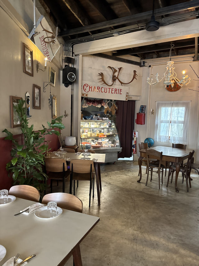 Alice’s Dining Hall – Rajadamnern,