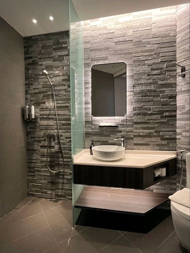 “Cozy Clean Convenience by Lavender MRT”