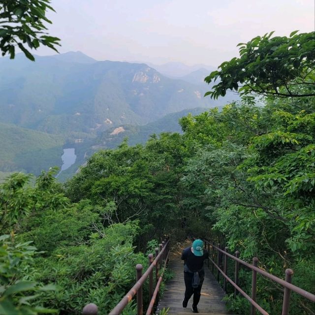 Hiking Naebyeonsan