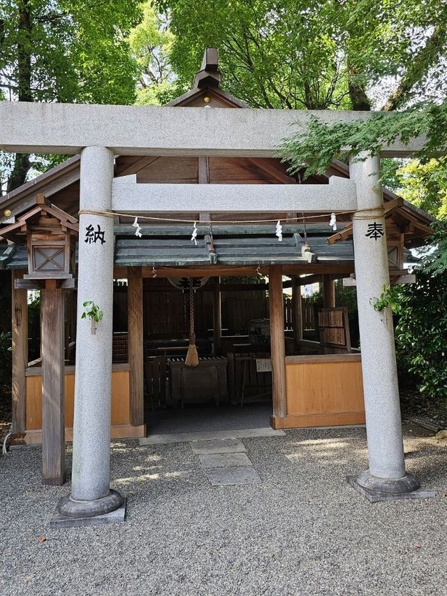 神明守護的水源小祠，伊勢市車站旁〔世木神社〕⛩️