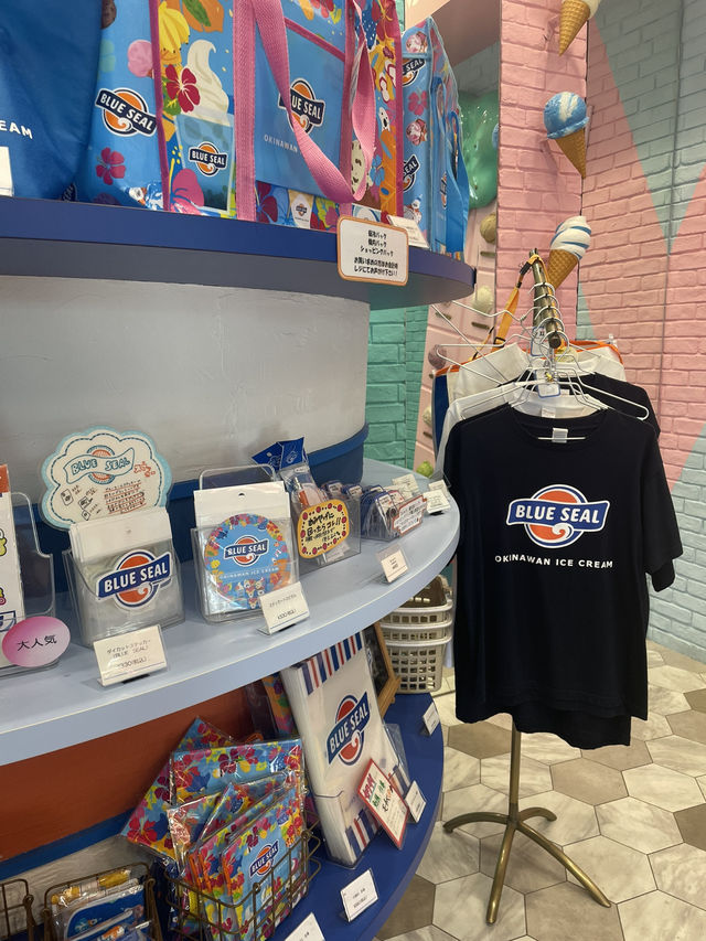 【宮古島　ポップで可愛い店内のアイス屋さん🍨】