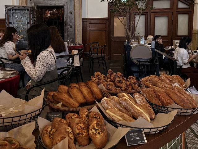 Brunch in a Piece of History: Bread, Espresso & Sakaisuji Club, Osaka 🇯🇵☕