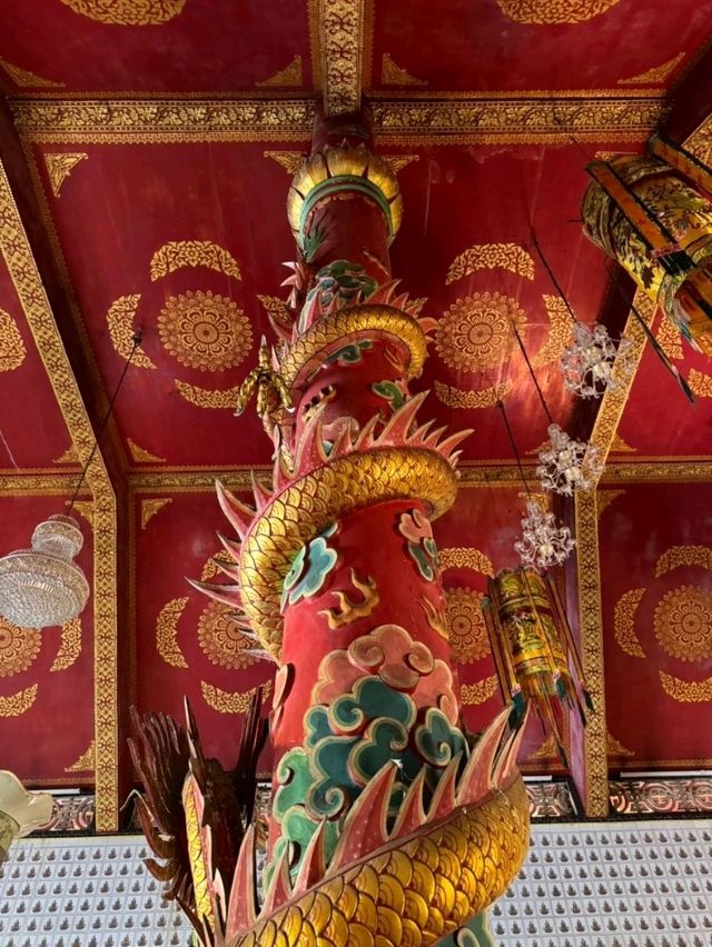 สักการะเทพเจ้าในวัดจีนอุดรธานี