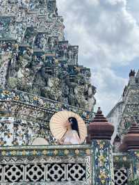 🌅✨ Magical Morning at Wat Arun in Traditional Thai Dress 🇹🇭