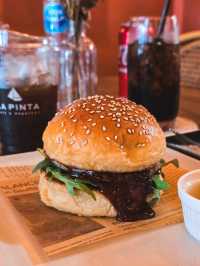 Lapinta Cafe & Roastery คาเฟ่สีส้ม