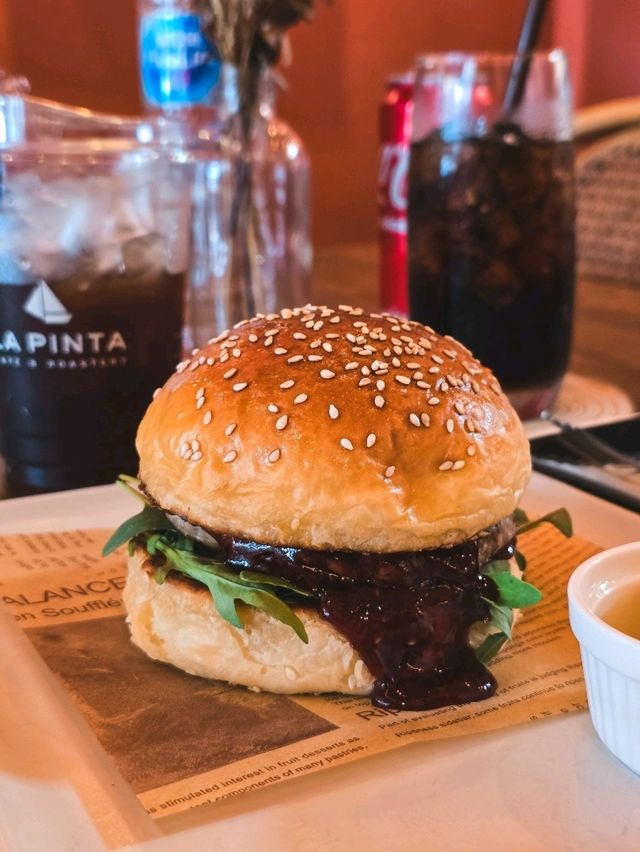 Lapinta Cafe & Roastery คาเฟ่สีส้ม