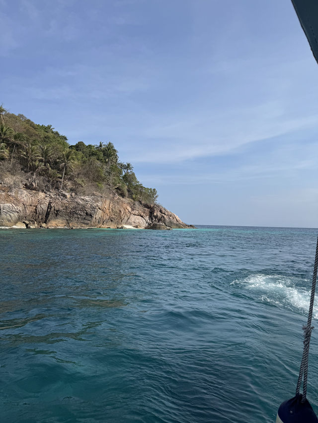 Diving into Paradise: The Magic of Pulau Redang’s Sea 🌊✨
