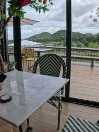 The chalet cafe' คาเฟ่กลางหุบเขา