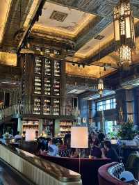 Lofty and beautiful place for hightea 