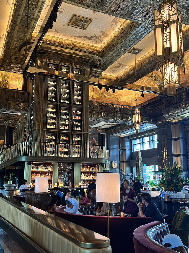 Lofty and beautiful place for hightea 