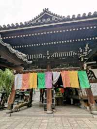 京都 | 頂法寺六角堂，被高樓大廈包圍的街區佛寺