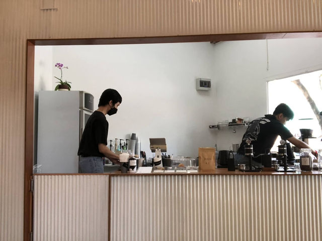 Youngfolk at Club Carving CNX คาเฟ่เชียงใหม่