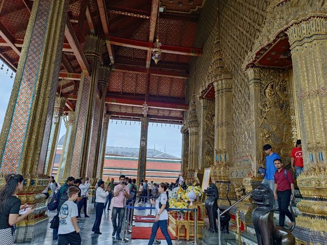 玉佛寺，信仰與榮耀交織的聖地。