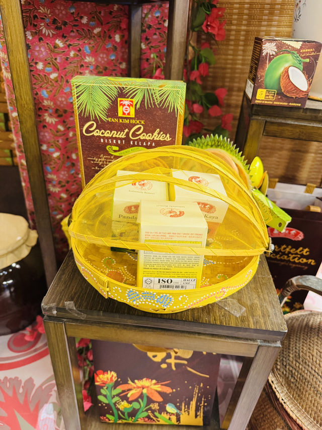 Souvenirs Galore at San Shu Gong