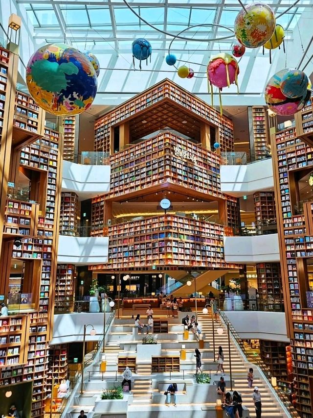 Starfield Library: A Futuristic Haven for Book Lovers in Seoul