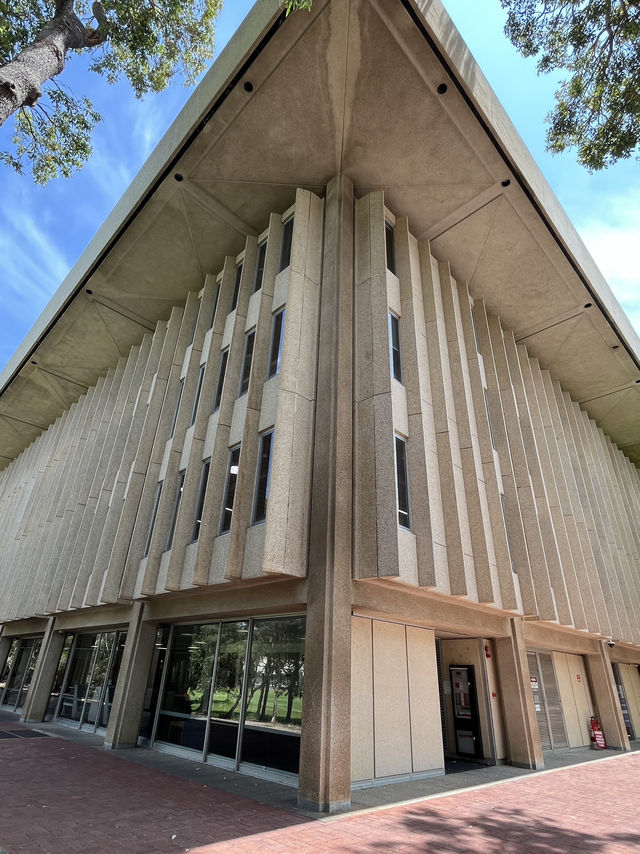 Welcome to UWA, Perth’s Most Beautiful Campus 🌿📚