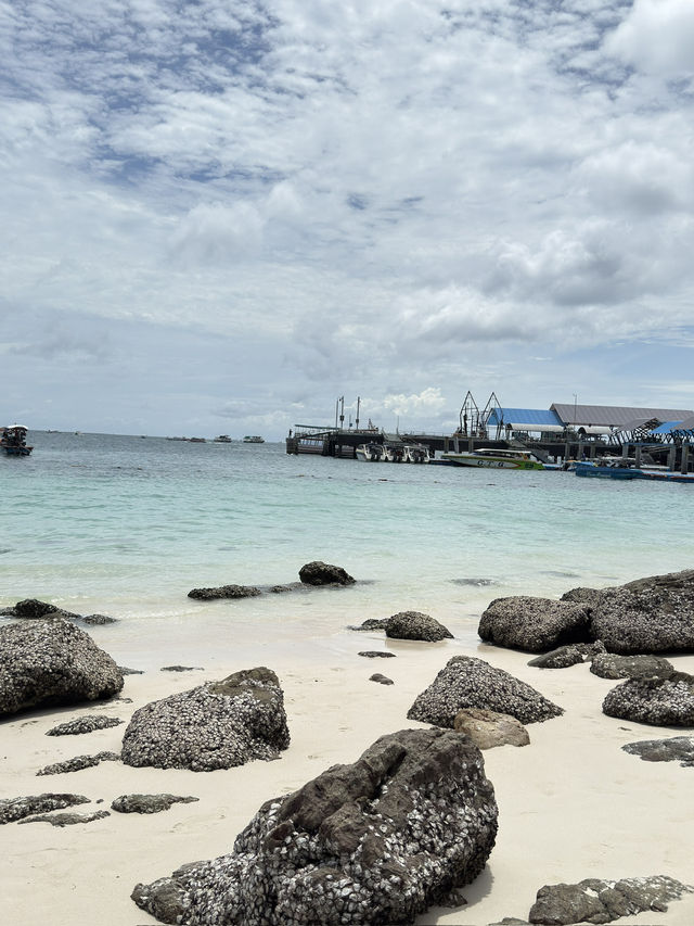 🌊มุมถ่ายรูปเกาะล้านน้ำใส หาดทรายขาวมาก  