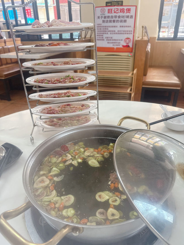 親民價吃脆皮雞煲 