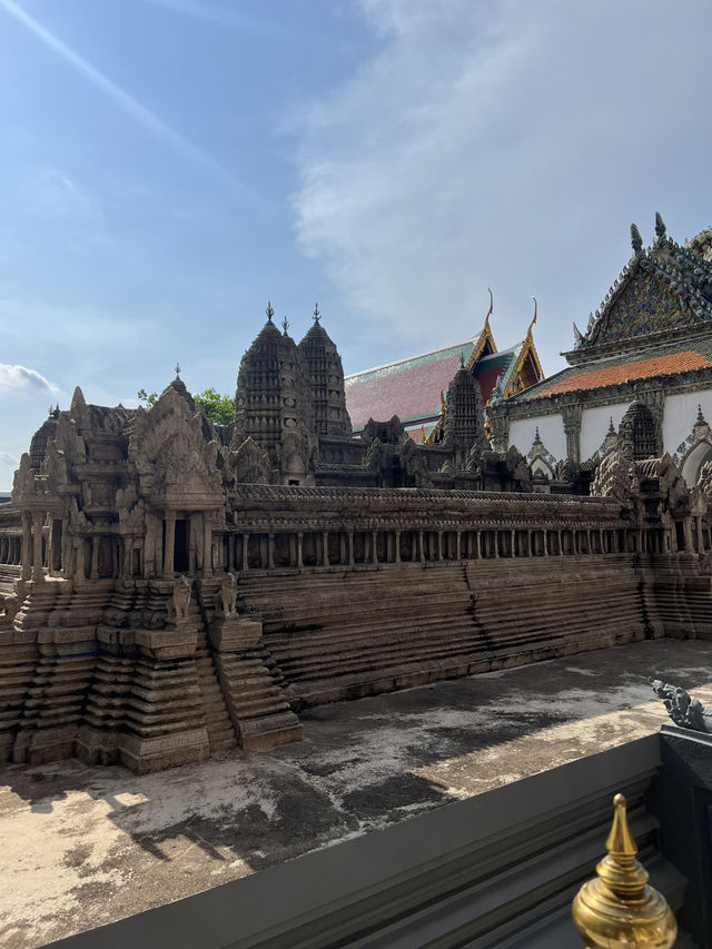 ชวนคุยชวนเที่ยว ชวนไปวัดพระแก้วกัน