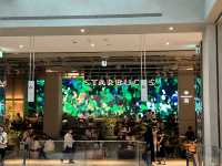 Dream Plaza 台北統一阪急二館 全台最大星巴克