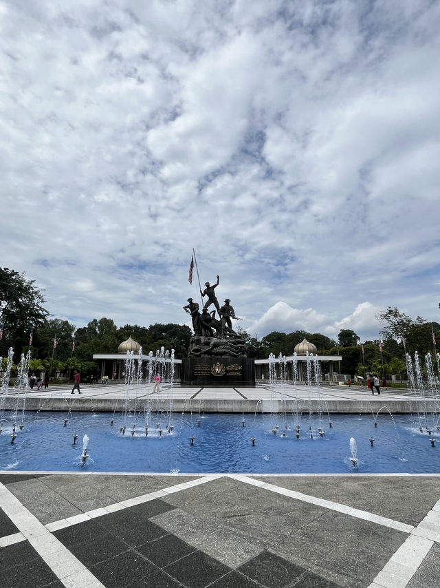 🇲🇾 A Moment of Remembrance at KL's National Monument 🕊️