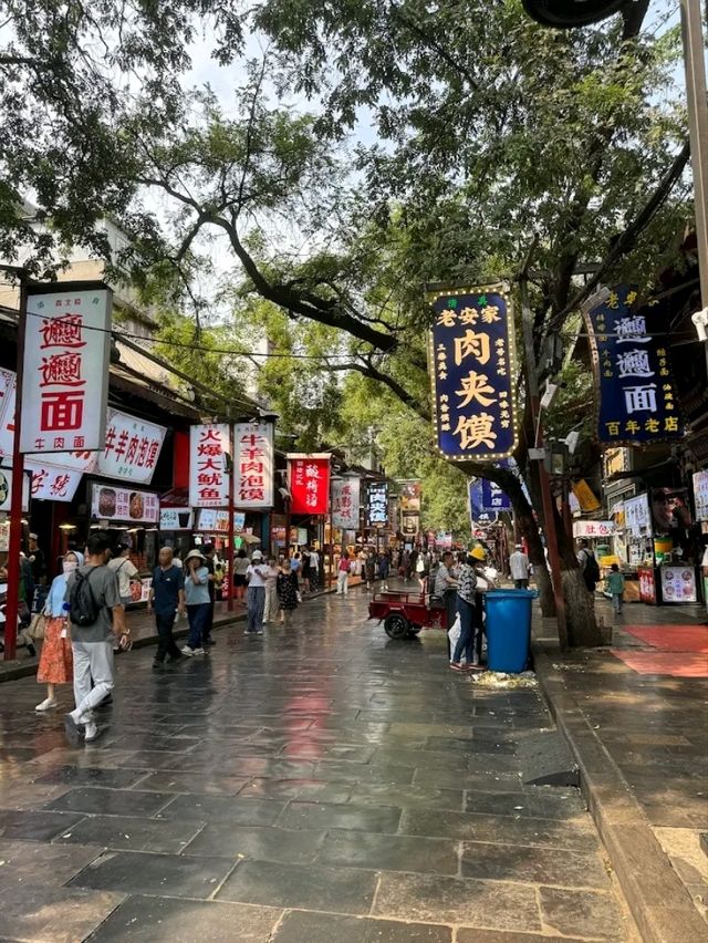 “Xi’an Nights: Lantern Streets, Muslim Quarter Feasts & Ancient Wall Evenings”